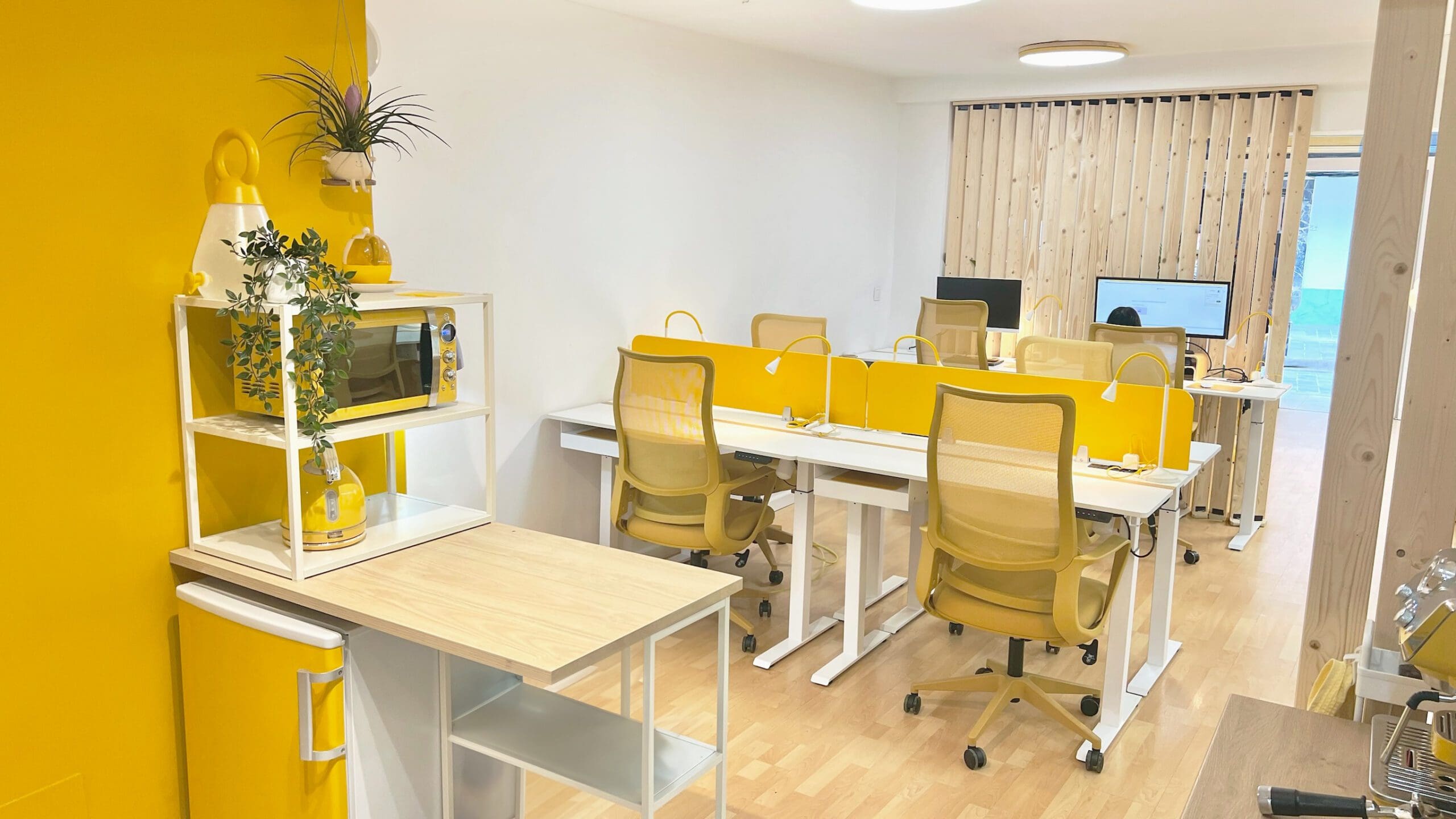 O ambiente flexível de coworking no Espai Groc em Valência